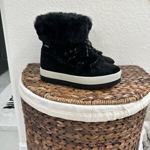 Cougar Black Fur-Trimmed Winter Boots